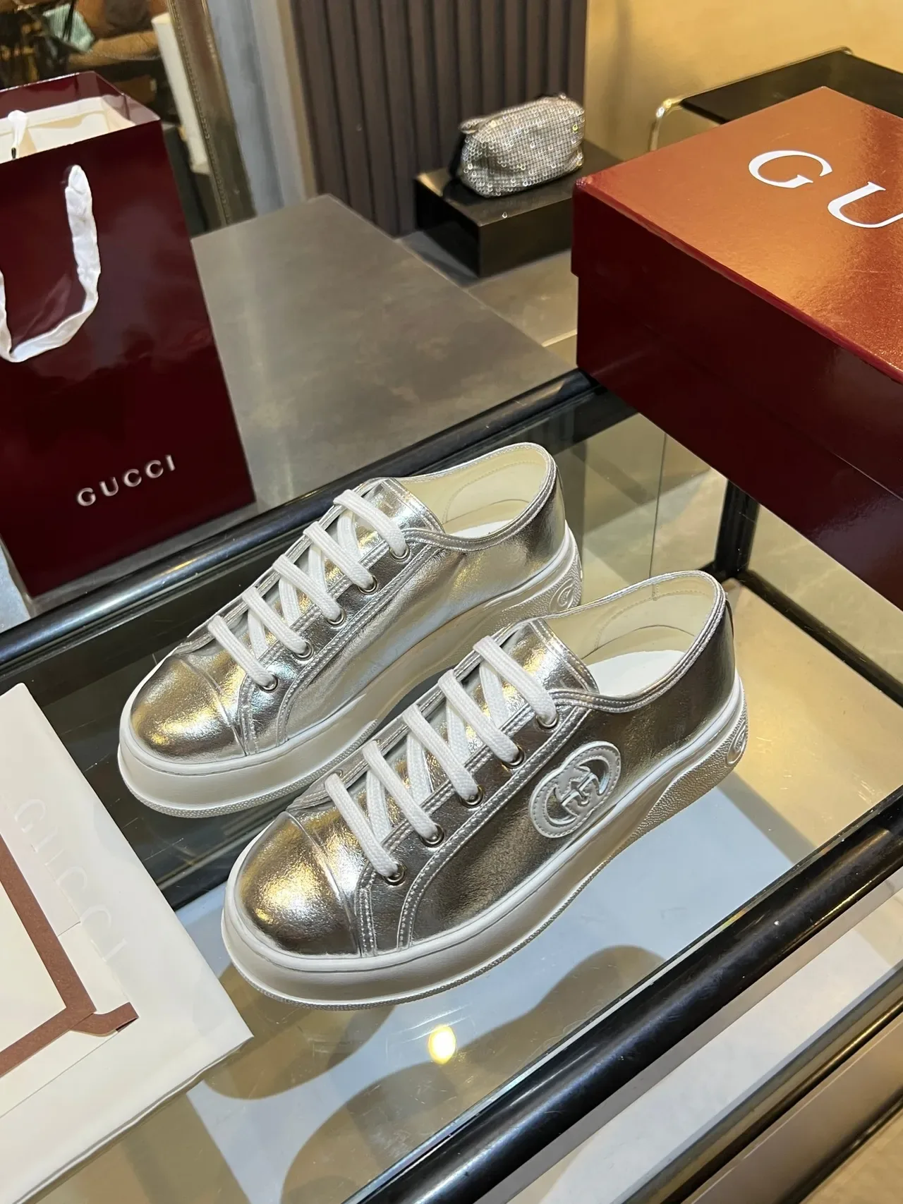 Gucci Sneakers Plataforma Cuero Plata Blanco Metálico Lifestyle 5