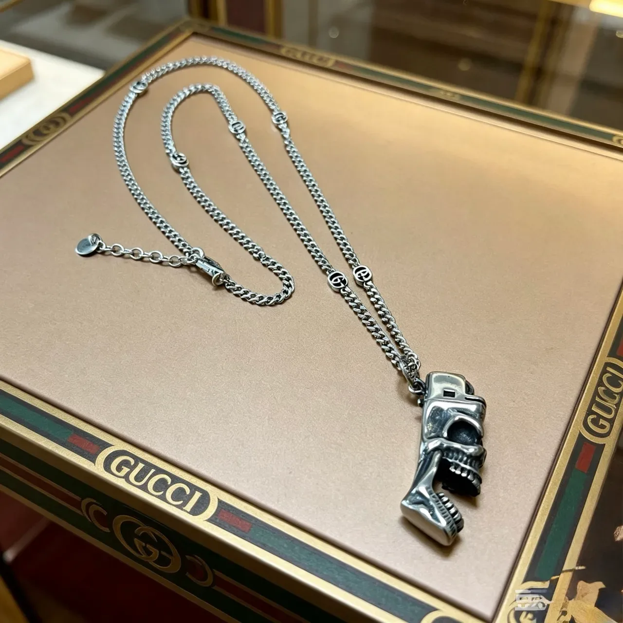 Collier Gucci Pendentif Crâne et Pistolet Chaîne Argent 6
