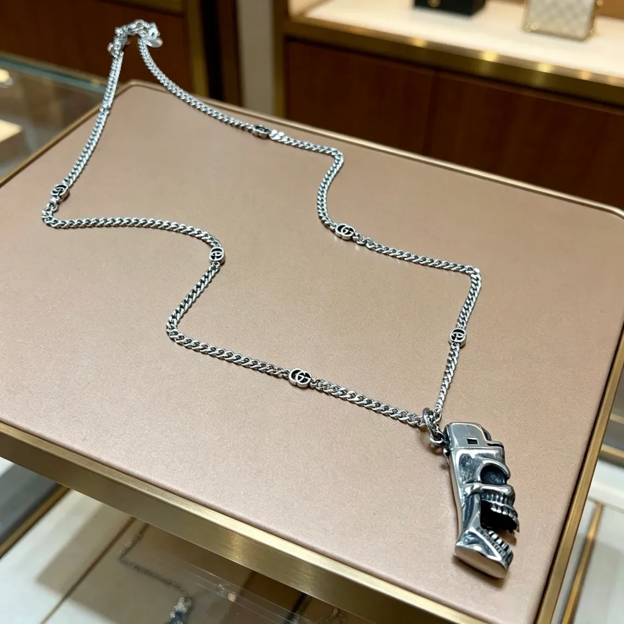 Collier Gucci Pendentif Crâne et Pistolet Chaîne Argent 7