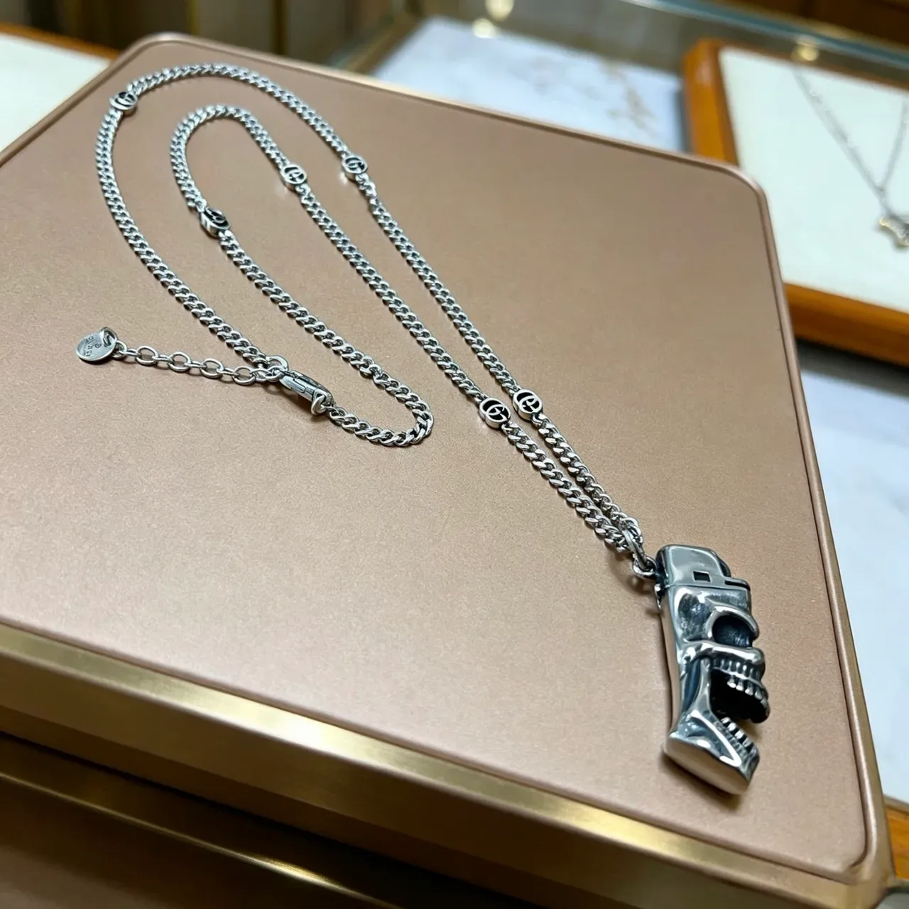Collier Gucci Pendentif Crâne et Pistolet Chaîne Argent 9