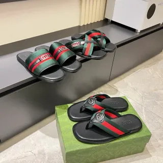 Gucci जाला धारी इंटरलॉकिंग जी स्लाइड स्लिपर्स