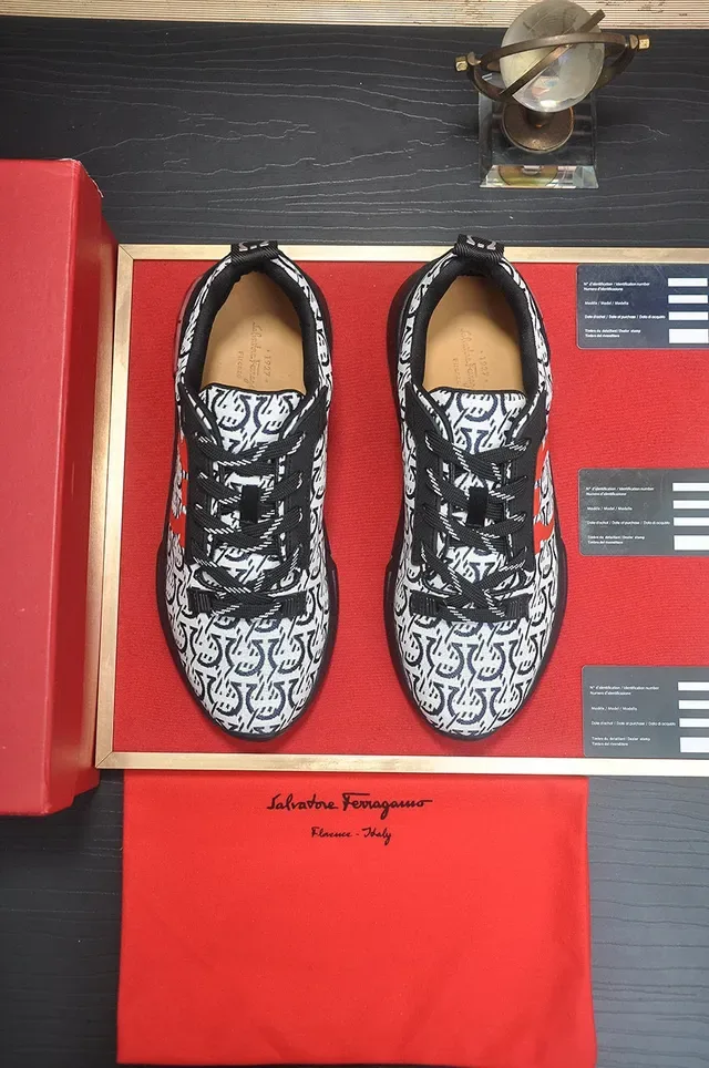 Gucci أبيض أسود Monogrammed Textile Upper Midsole منحوت أحذية رياضية أسلوب حياة 2