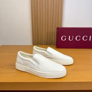 Gucci أحذية رياضية أبيض slip-on نقش GG مونوغرام أسلوب حياة