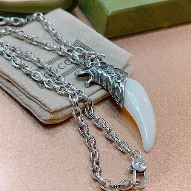 Gucci Wolf Head Tusk Pendant Necklace 3