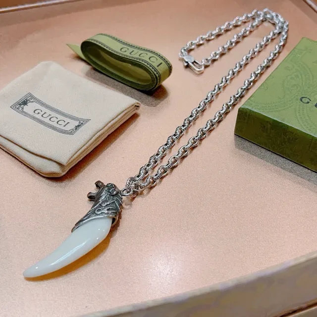 Gucci Wolf Head Tusk Pendant Necklace 4