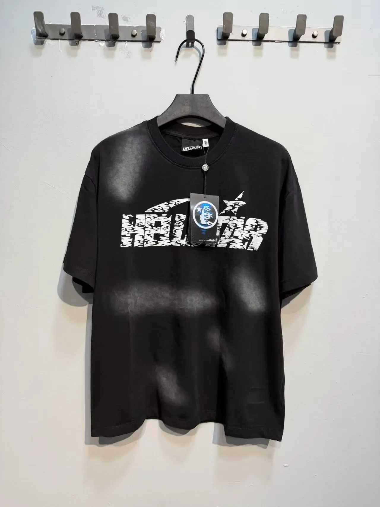 Camiseta Hellstar negra con estampado gráfico desgastado 3