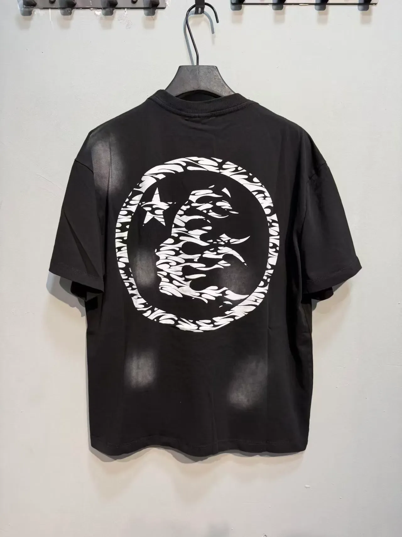 Camiseta Hellstar negra con estampado gráfico desgastado 4