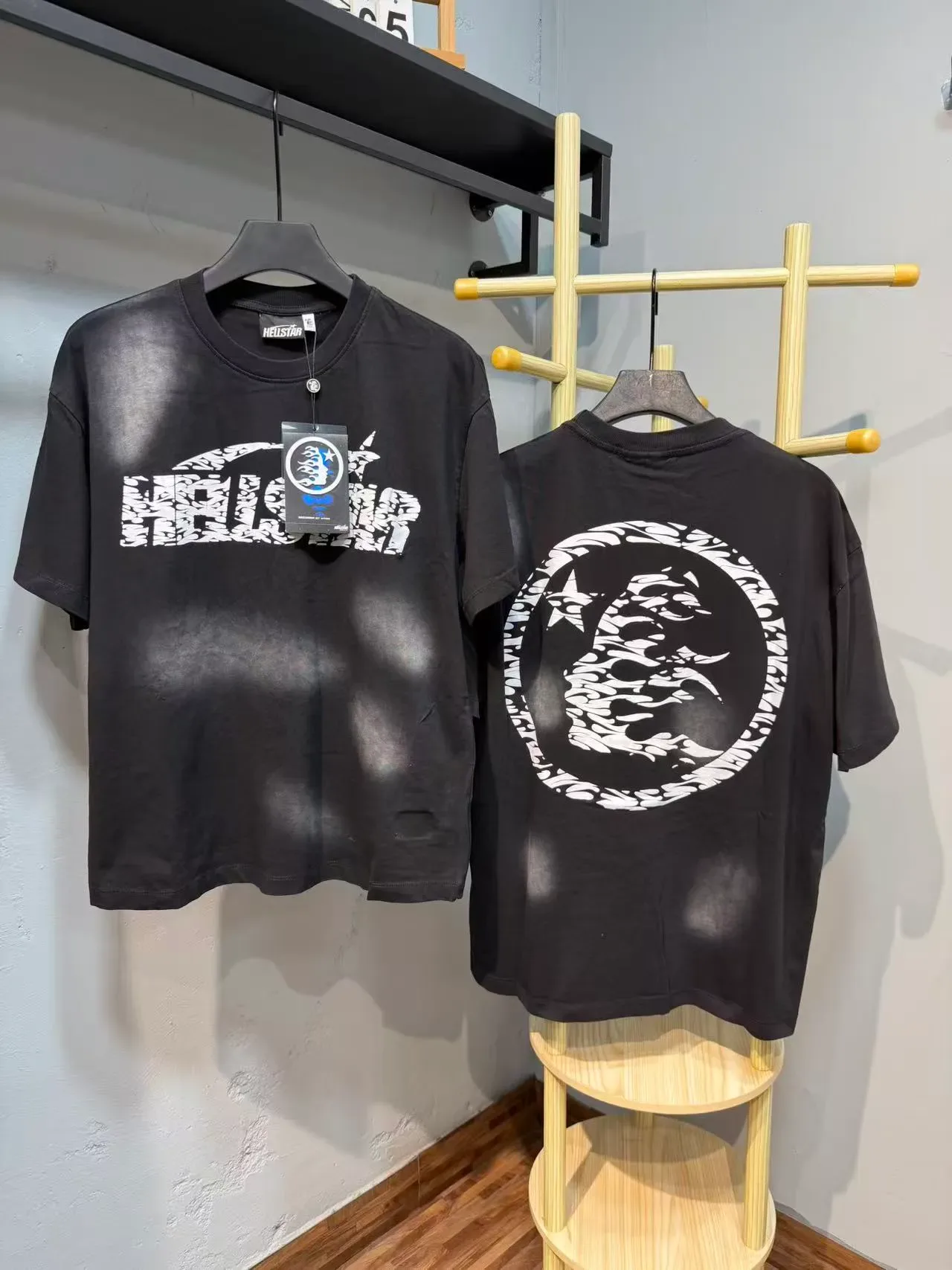 Camiseta Hellstar negra con estampado gráfico desgastado 7