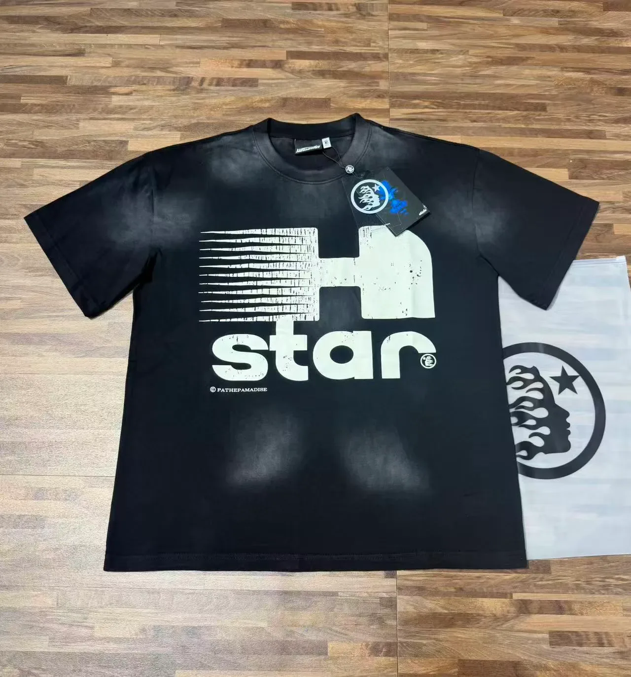 Hellstar H Star डिस्ट्रेस्ड काला ग्राफिक टी-शर्ट 6