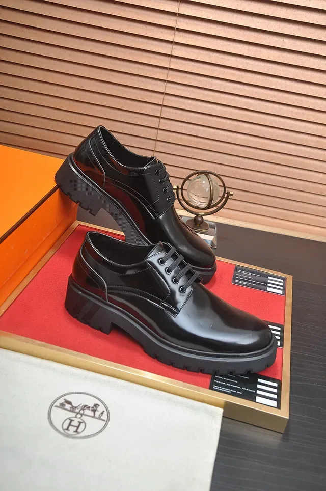 Hermès Chaussures Oxford en Cuir Noir Brillant à Lacets Fermés 6