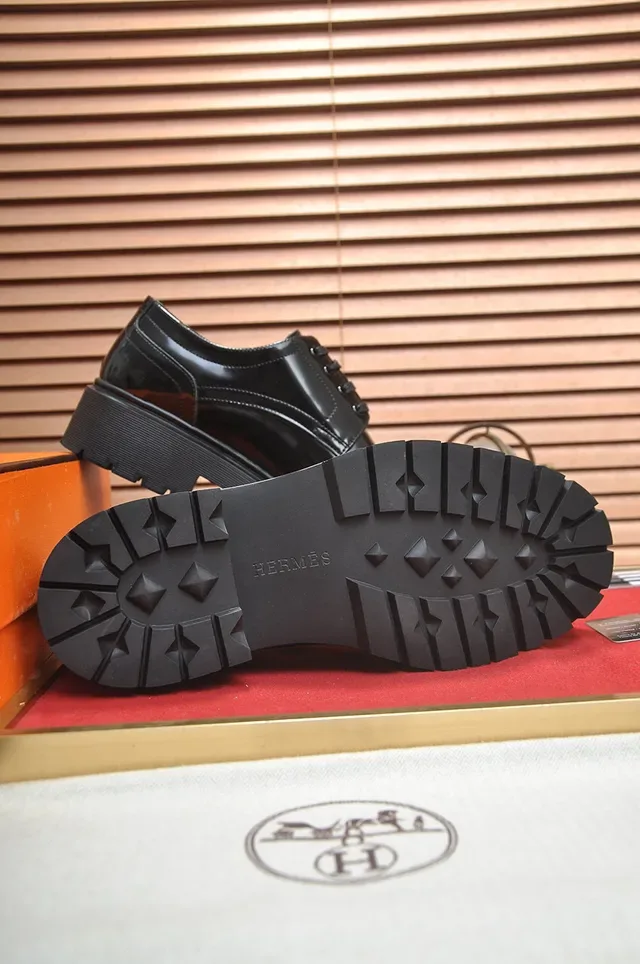 Hermès Chaussures Oxford en Cuir Noir Brillant à Lacets Fermés 7