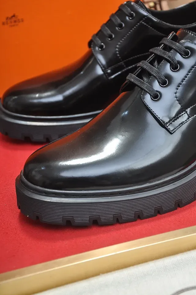 Hermès Chaussures Oxford en Cuir Noir Brillant à Lacets Fermés 8