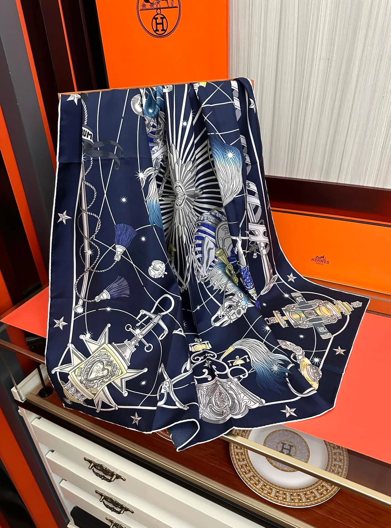 Hermès Carré Bleu Marine Impression Motif Céleste Écharpe en Soie 5