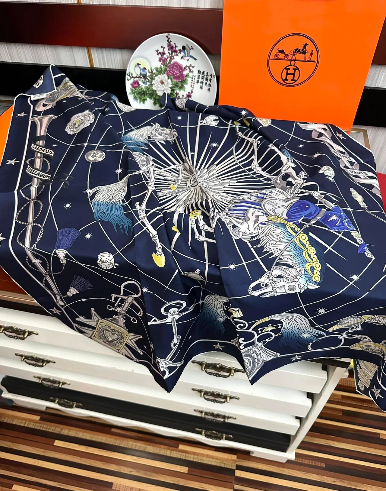 Hermès Carré Bleu Marine Impression Motif Céleste Écharpe en Soie 6