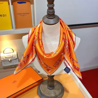 Hermès Carré 橙红方形马术印花丝巾