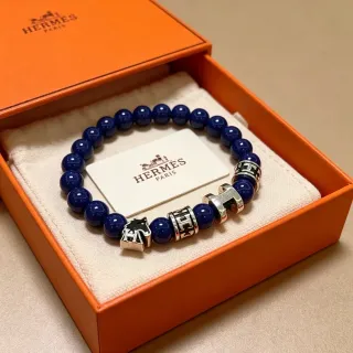 Hermès Pulsera Charme Perlas Azul Cobalto Tono Plateado H y Caballo Pulsera Charme