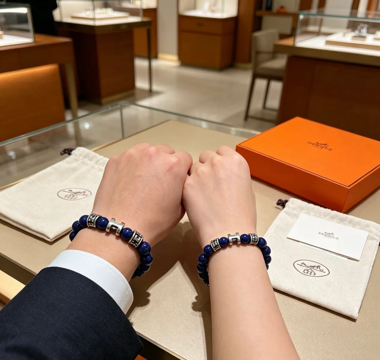 Hermès Pulseira Charme Miçangas Azul Cobalto Tom Prateado H e Charme Cavalo Pulseira 8