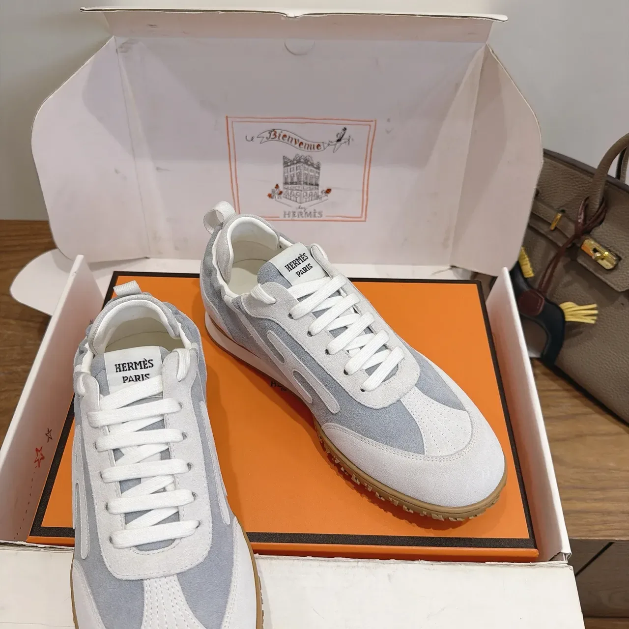 Hermès Gris Blanc Retro Runner Silhouette Deux Tons Et Upper Style De Vie Sneakers 2