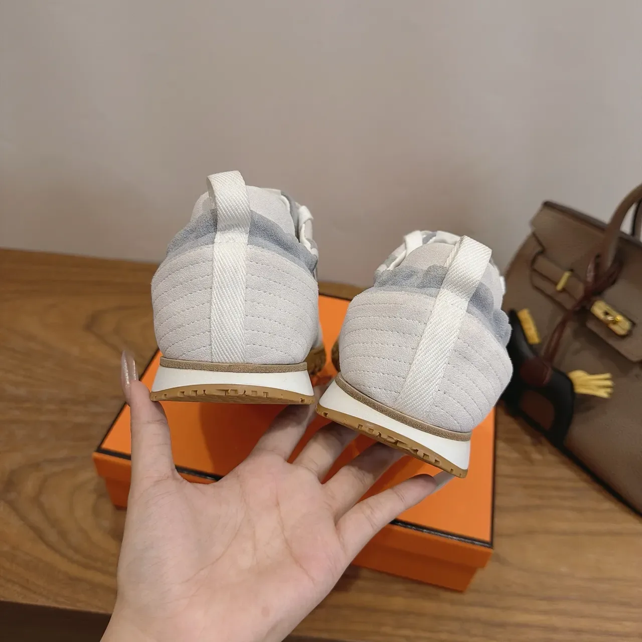 Hermès Gris Blanc Retro Runner Silhouette Deux Tons Et Upper Style De Vie Sneakers 3