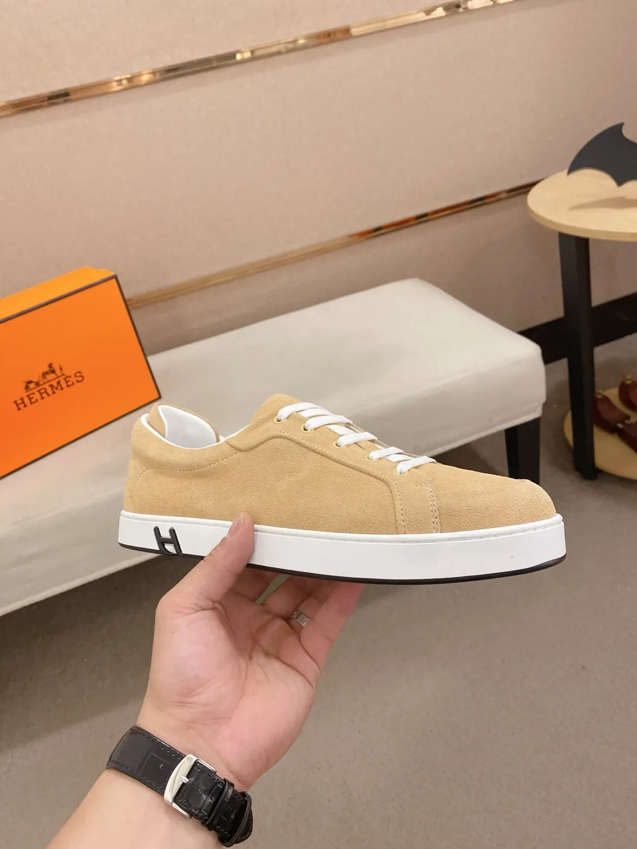 Hermès H Sneaker Beige Suede Semelle Blanche Lifestyle Sneakers 4