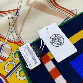 Hermès Bufanda de seda estampado geométrico abstracto multicolor beige bordes rayados