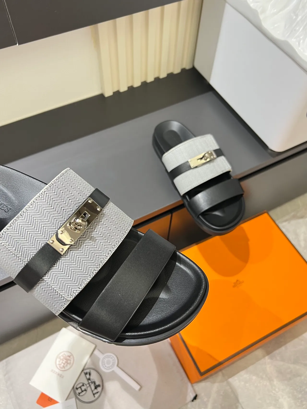 Hermès Oran Black Beige Double sangle Attache en H Sandales 4