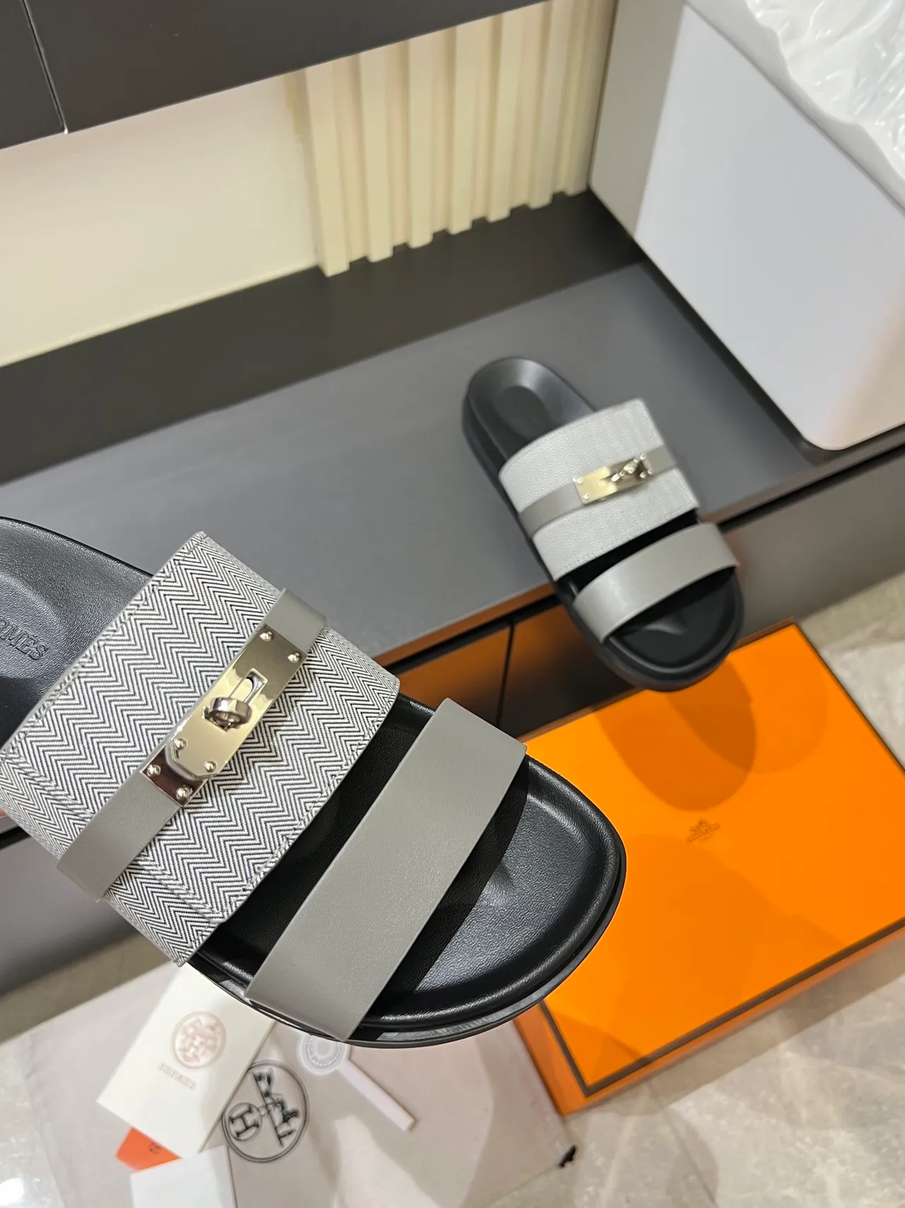 Hermès Oran Black Beige Double sangle Attache en H Sandales 5