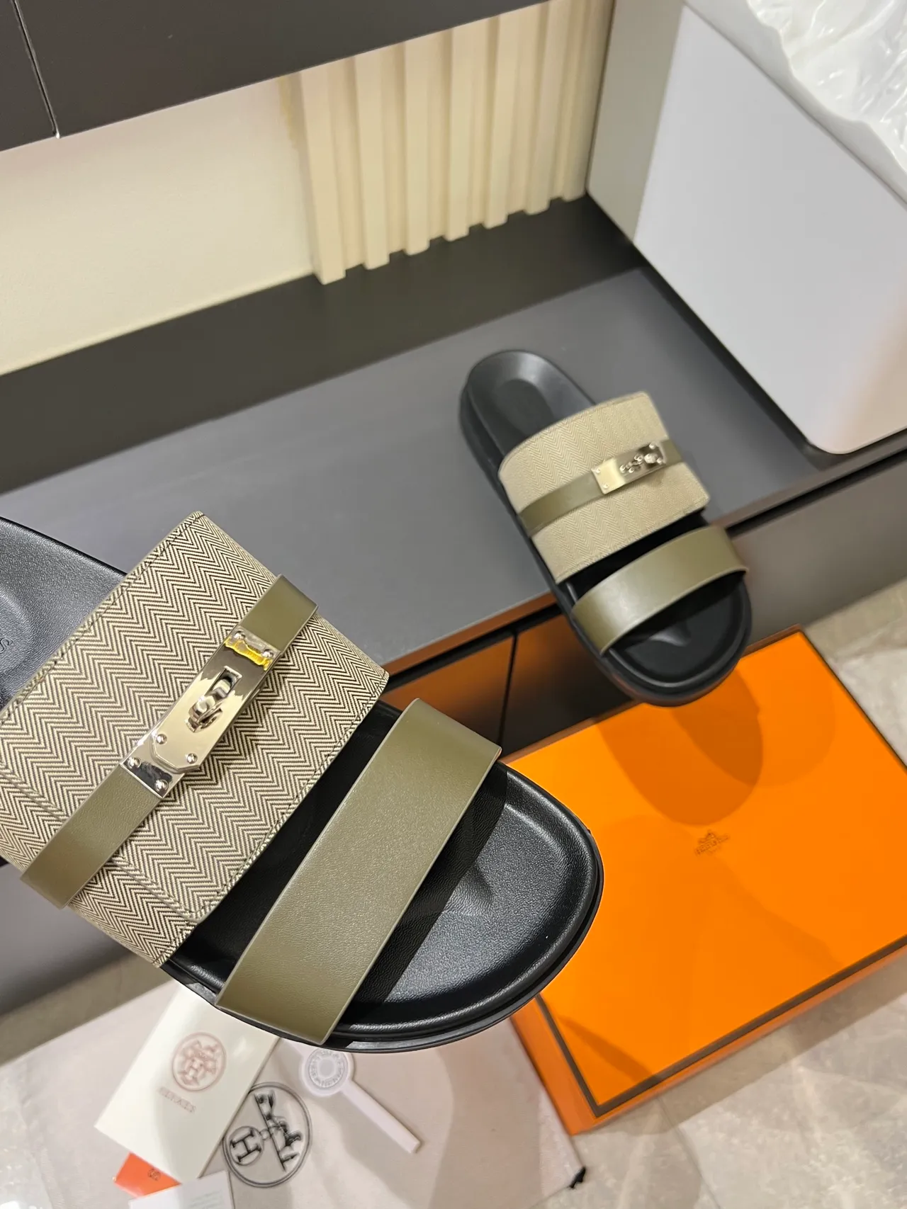 Hermès Oran Black Beige Double sangle Attache en H Sandales 6
