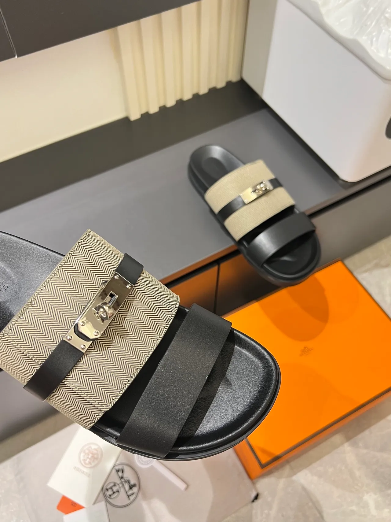 Hermès Oran Black Beige Double sangle Attache en H Sandales 7
