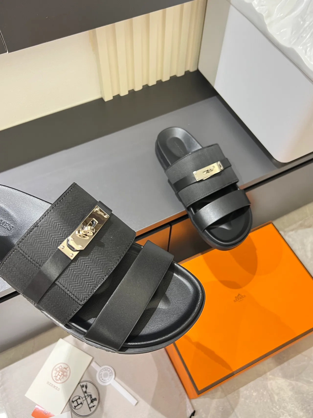 Hermès Oran Black Beige Double sangle Attache en H Sandales 8