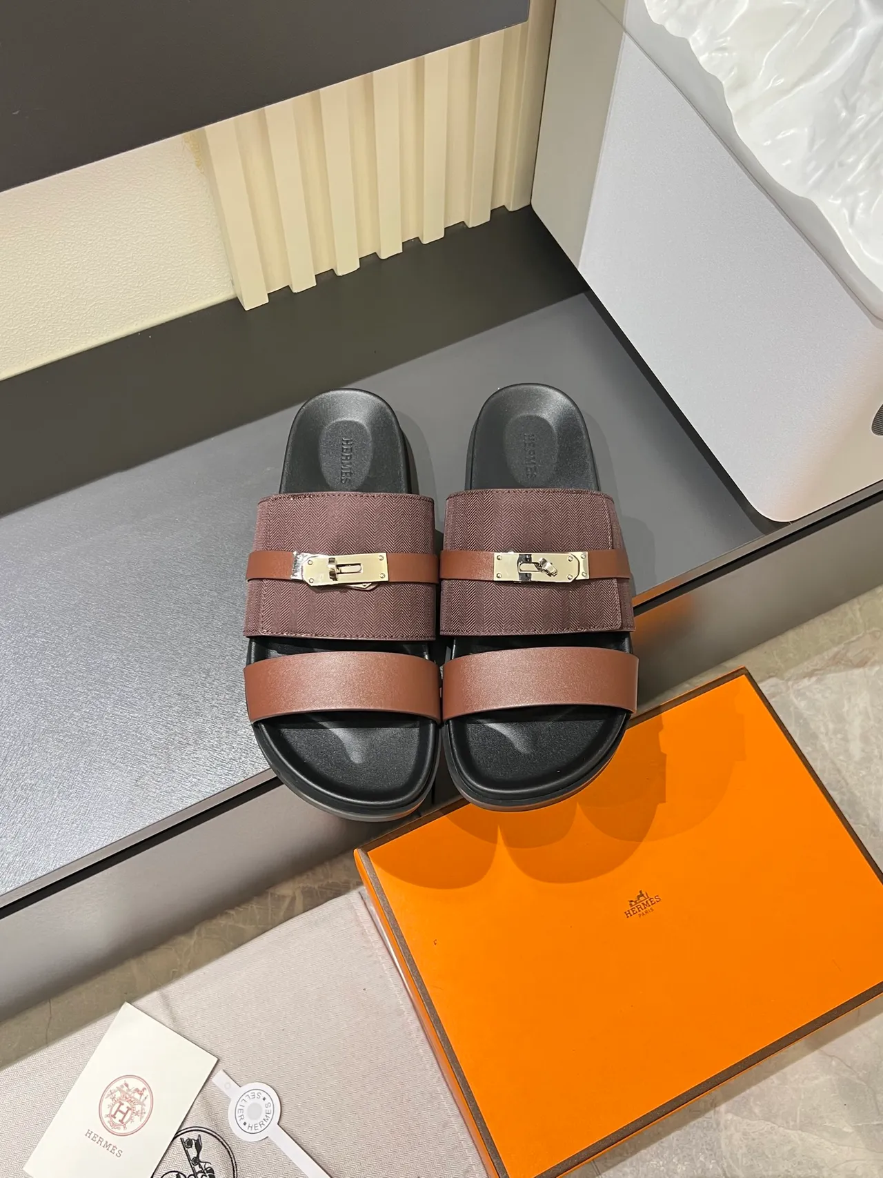 Hermès Oran Black Beige Double sangle Attache en H Sandales 9