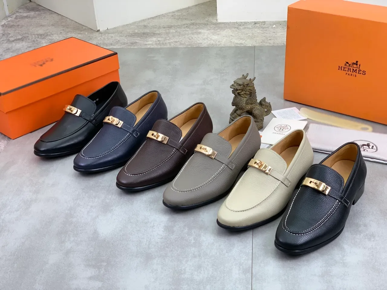 Hermès Oran Mocasines de Cuero Negro con Hebilla de Oro 2