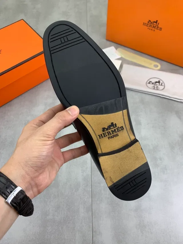 Hermès Oran Mocasines de Cuero Negro con Hebilla de Oro 3