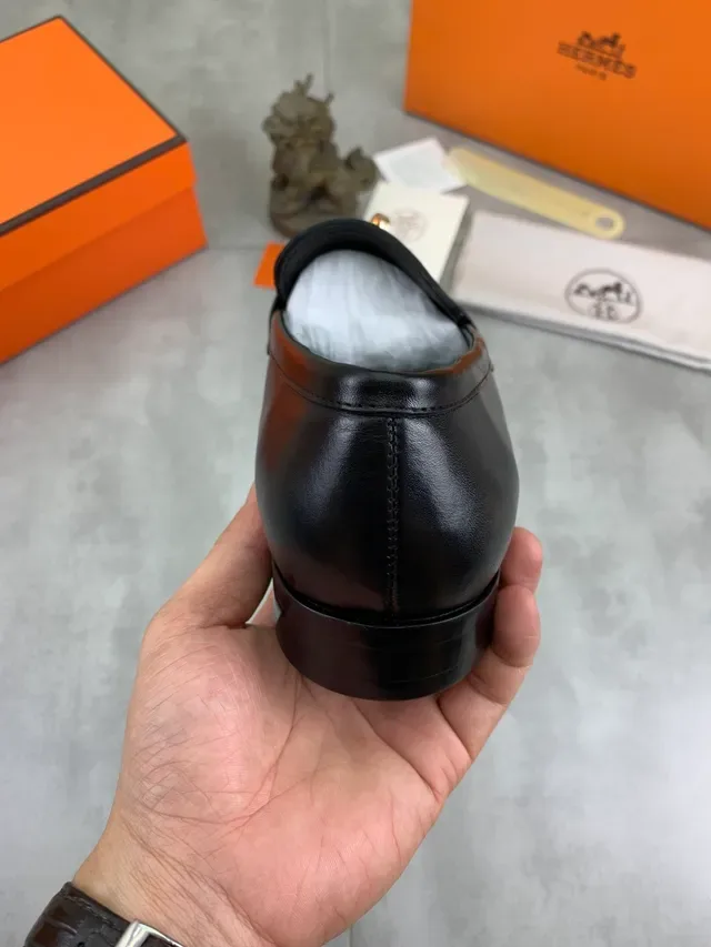 Hermès Oran Mocasines de Cuero Negro con Hebilla de Oro 4