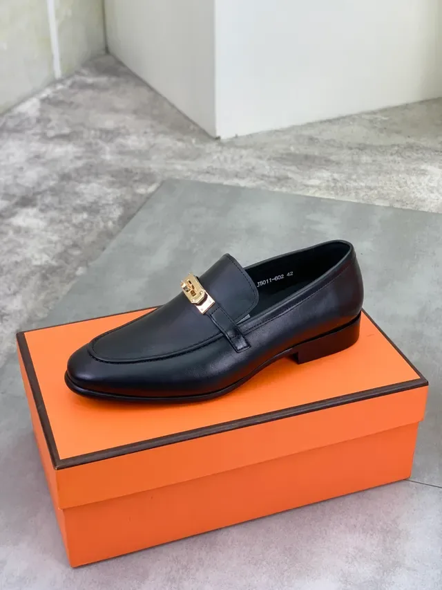 Hermès Oran Mocasines de Cuero Negro con Hebilla de Oro 5
