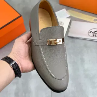 Hermès Oran Mocassim Couro Texturizado Cinza Dourado Fivela H-Turn Metal