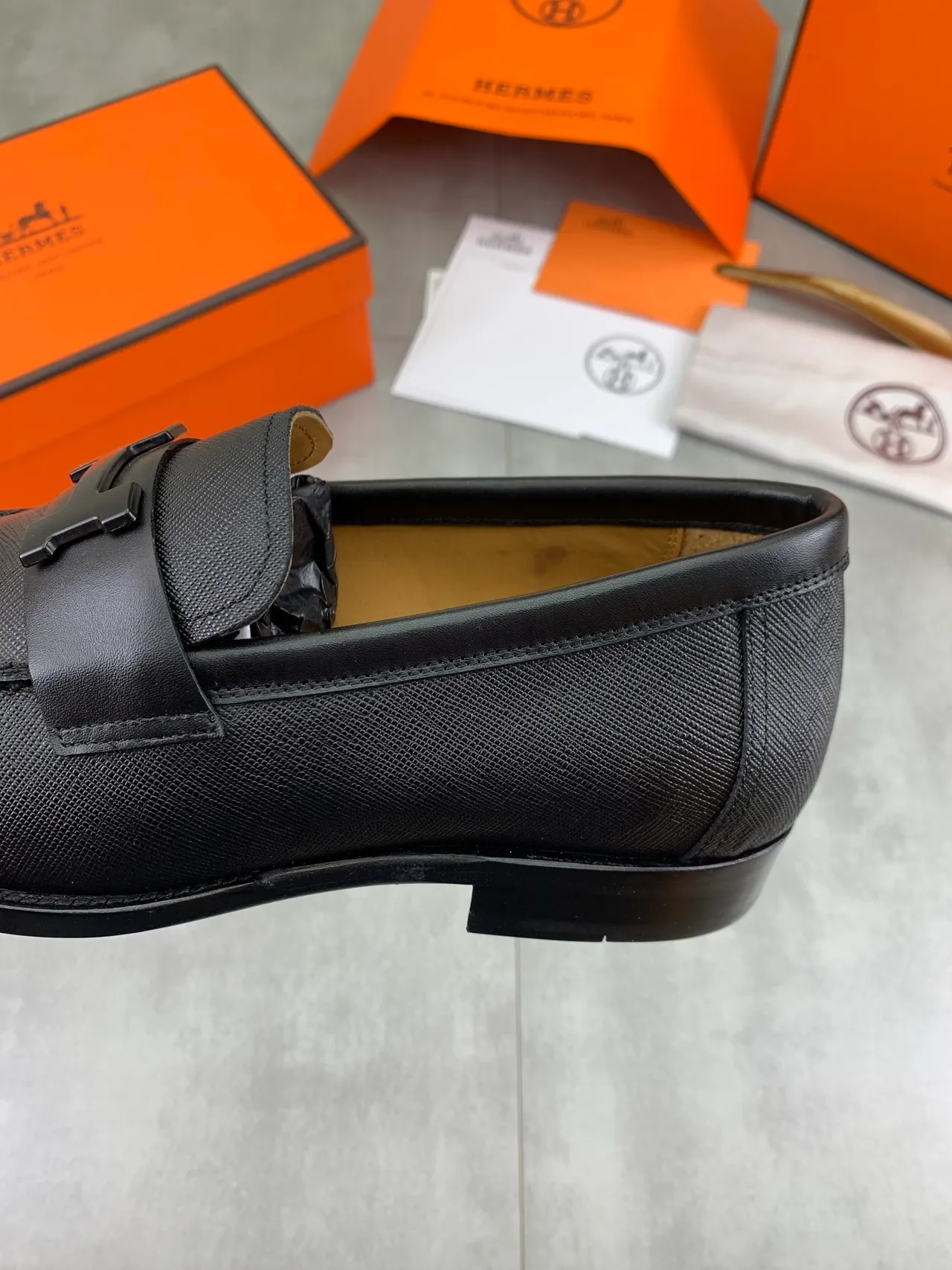 Hermès Oran Loafer جلد أسود ذو نسيج H-Buckle لوفر 4