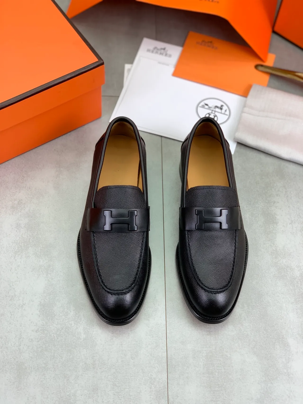 Hermès Oran Loafer جلد أسود ذو نسيج H-Buckle لوفر 6
