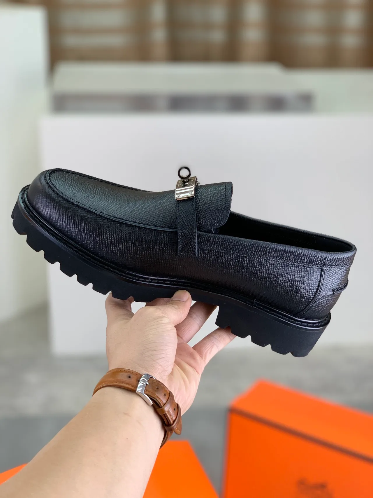 Hermès Oran Loafer couro preto texturizado H-Buckle Slip-On Loafers 4