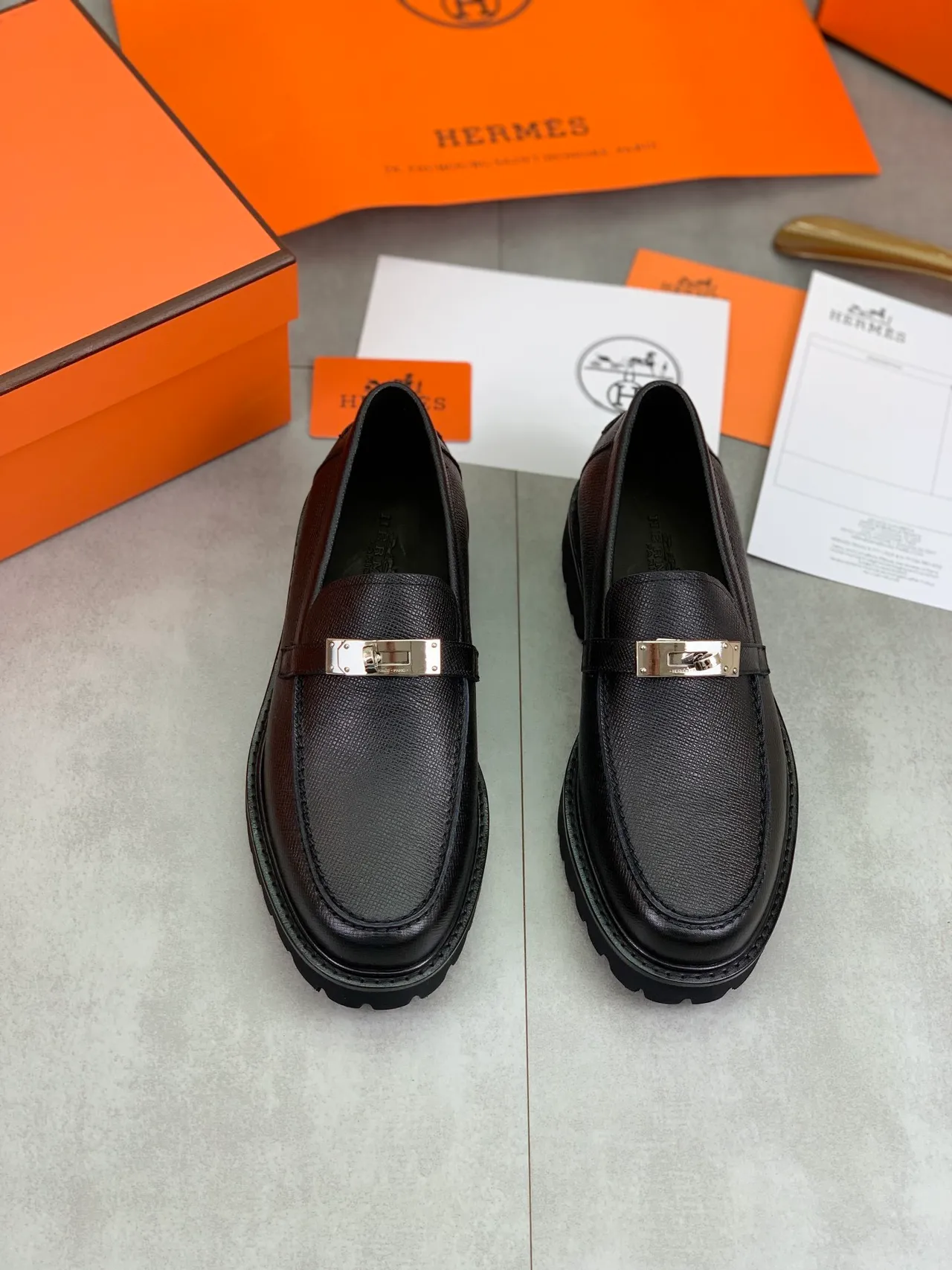 Hermès Oran Loafer couro preto texturizado H-Buckle Slip-On Loafers 5