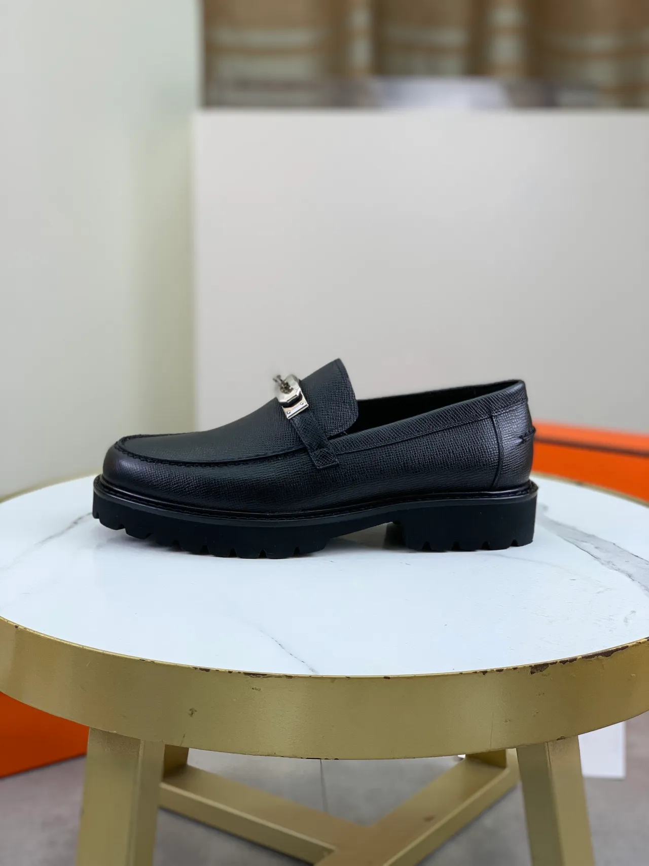 Hermès Oran Loafer couro preto texturizado H-Buckle Slip-On Loafers 6