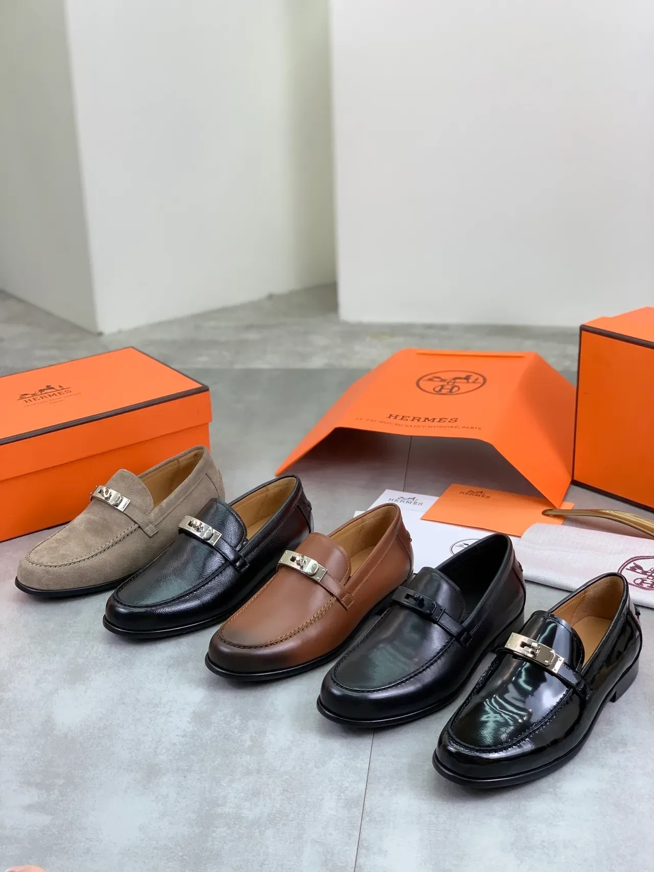 Hermès Oran Loafer Camurça Taupe Slip-On 2