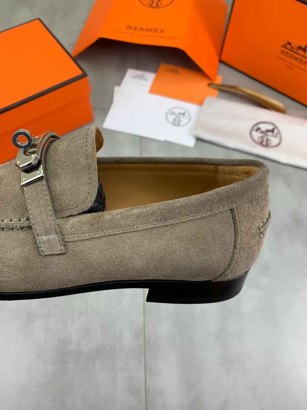 Hermès Oran Loafer Camurça Taupe Slip-On 5