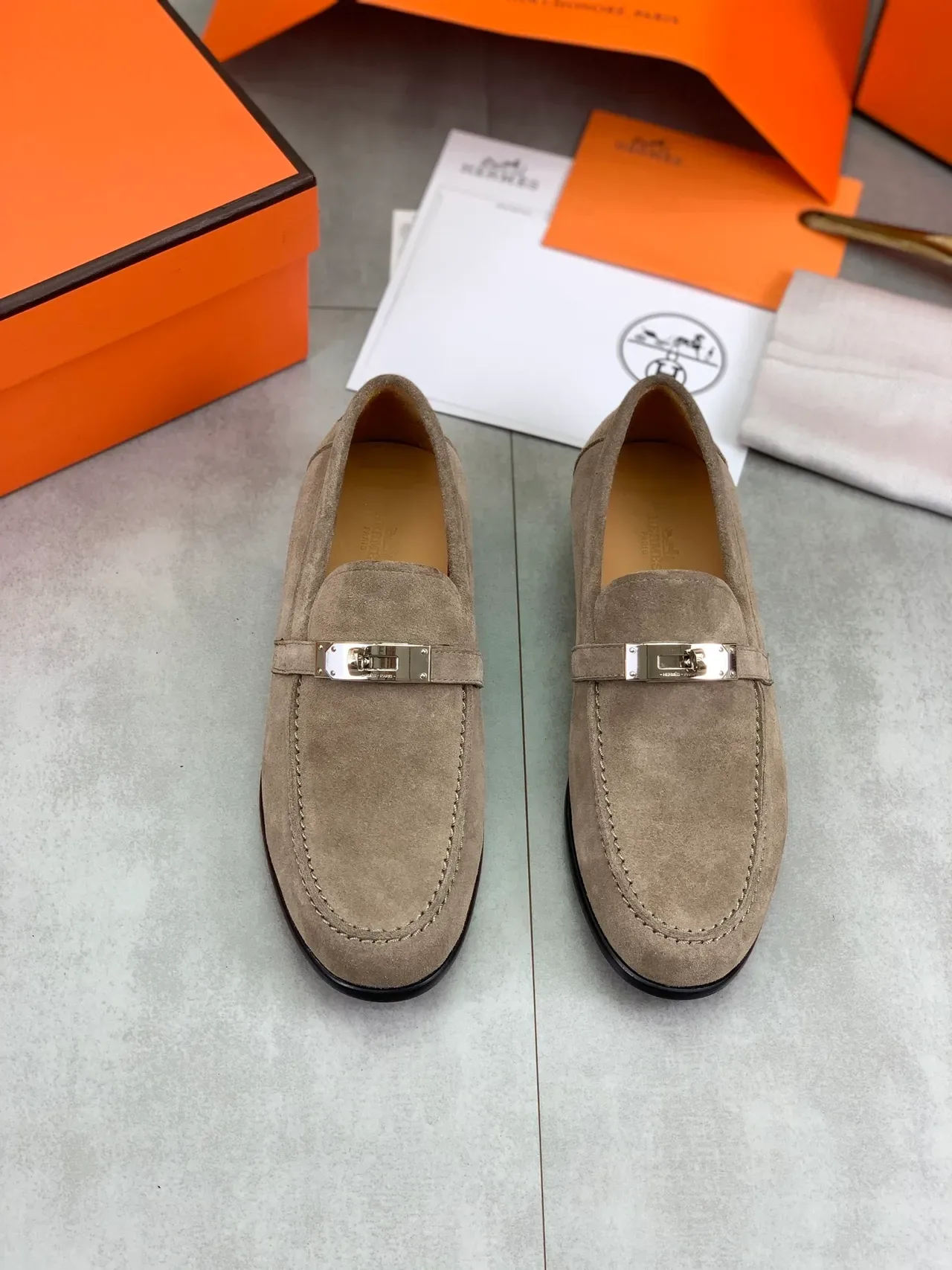 Hermès Oran Loafer Camurça Taupe Slip-On 6