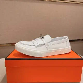 Hermès Oran Loafer de couro branco com tira franjada e plataforma