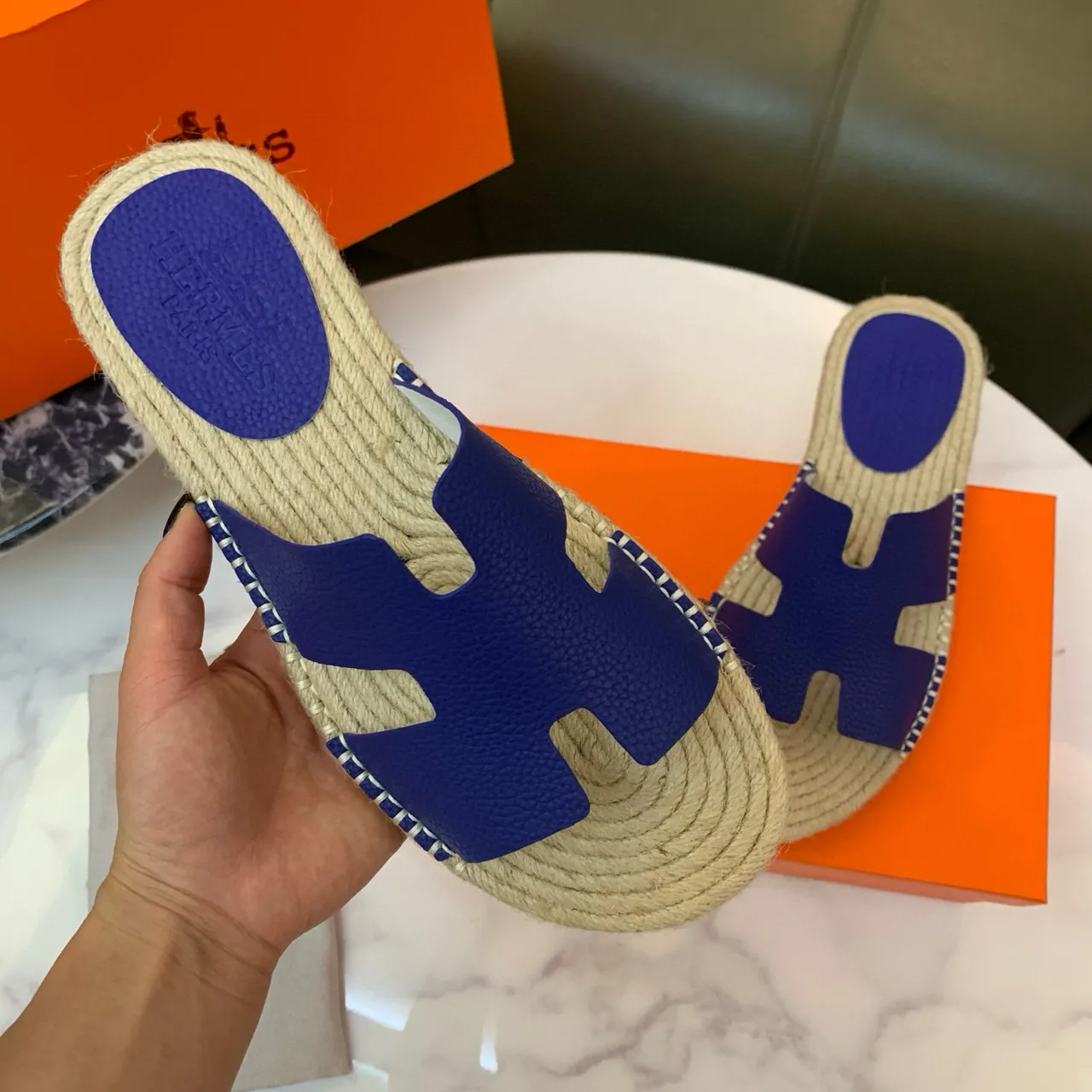Hermès Oran Chaussons en Cuir Bleu Royal Bride H Semelle en Jute 3