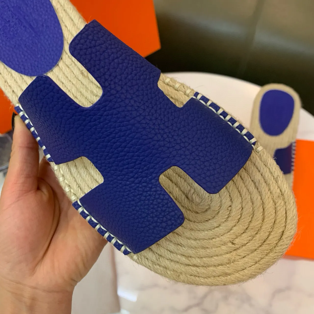 Hermès Oran Chaussons en Cuir Bleu Royal Bride H Semelle en Jute 7