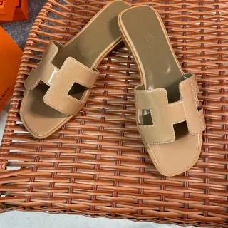 Hermès Oran Slide Beige Patent Leather Slippers