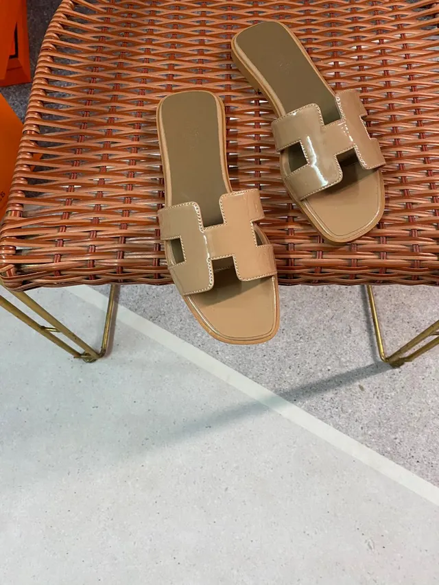 Hermès Oran Slide Beige Patent Leather Slippers 2
