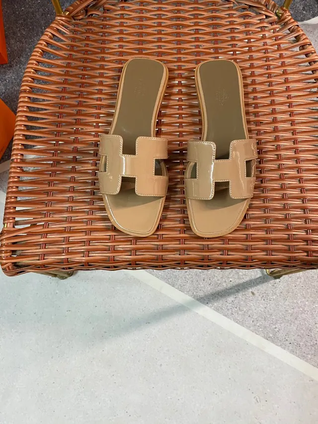 Hermès Oran Slide Beige Patent Leather Slippers 3